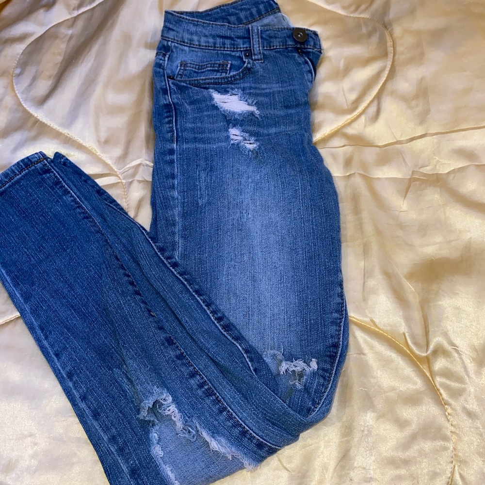 Ripped fitted jeans